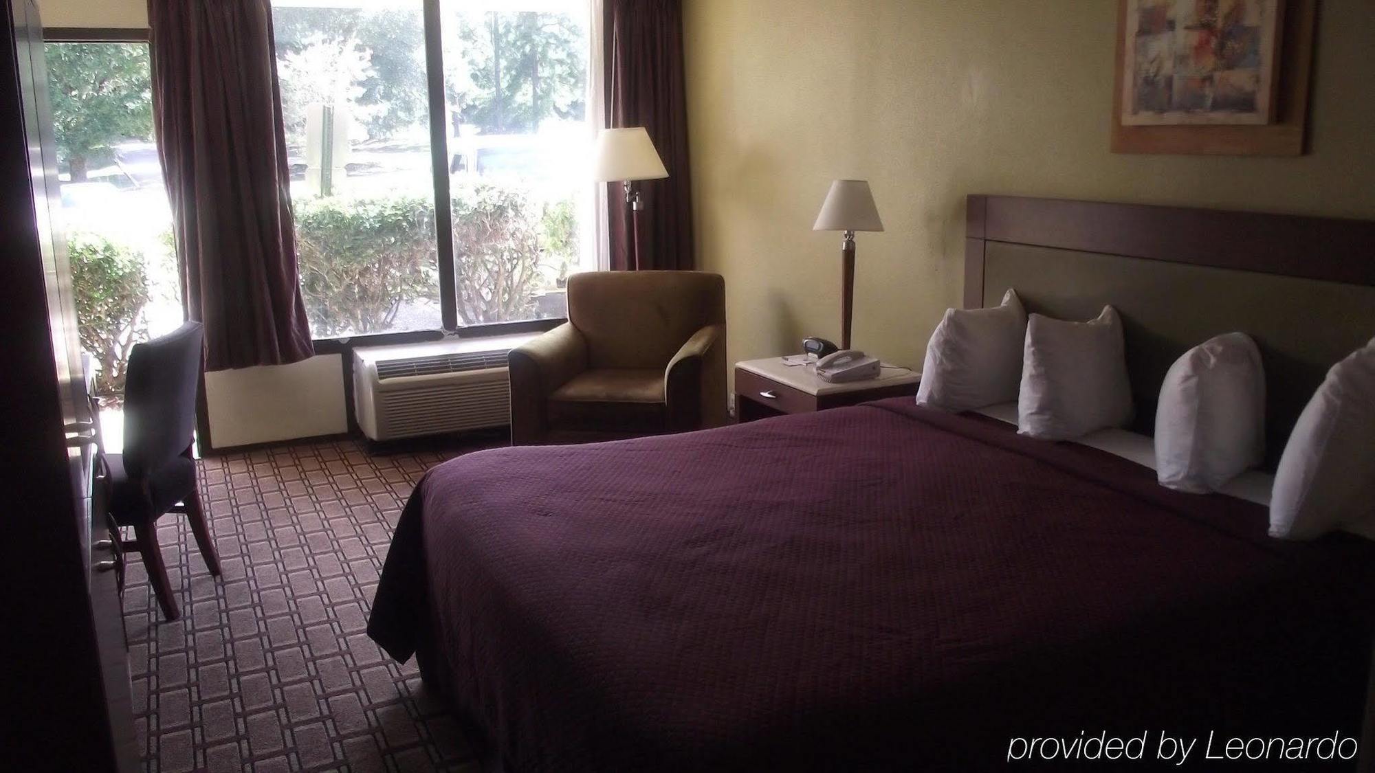 Francis Hotel 2*