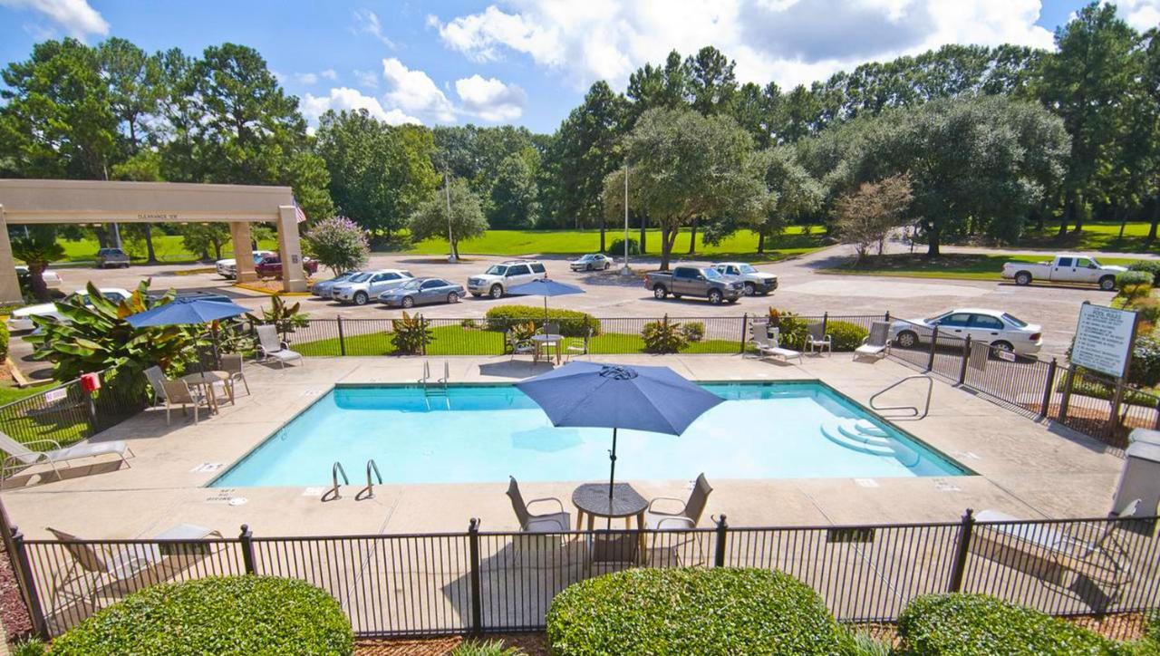 Francis 2* St. Francisville